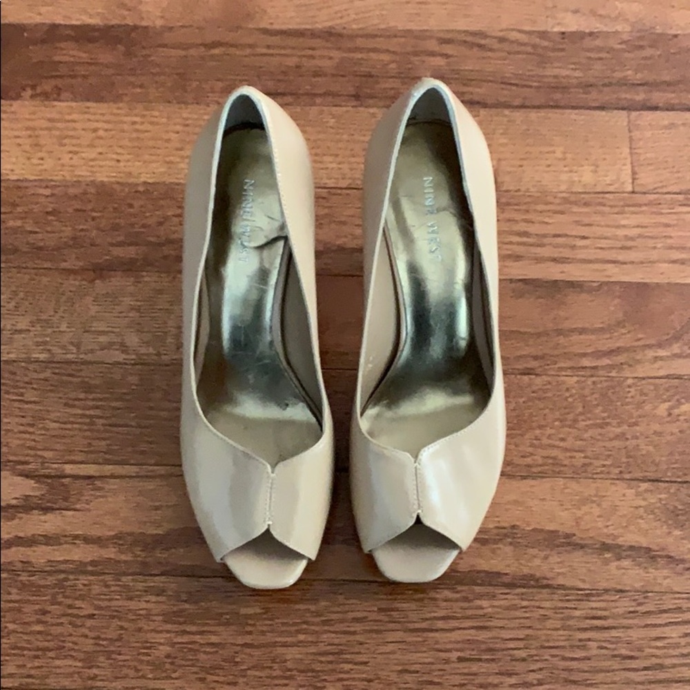 Nine West Peep toe pump